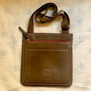 EUC DOONEY AND BOURKE CROSSBODY PURSE